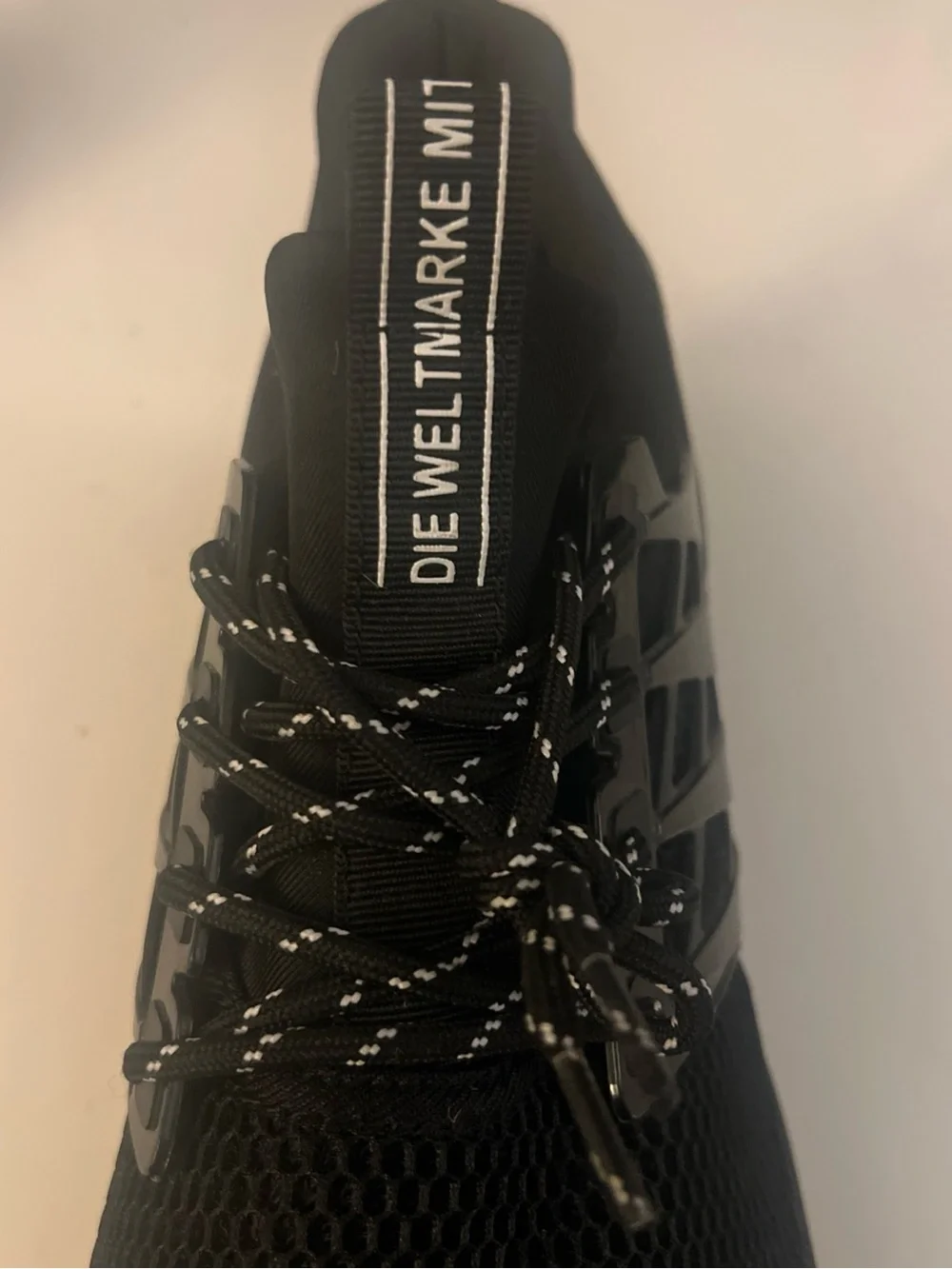 Adidas Die Weltmarke 3 Stripe Men’s Black Athletic Sneakers